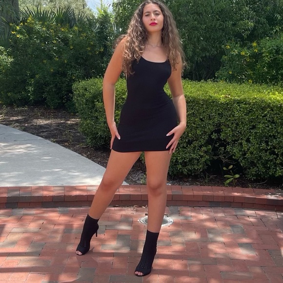 Black Sexy low back Bodycon dress!! - Picture 6 of 8